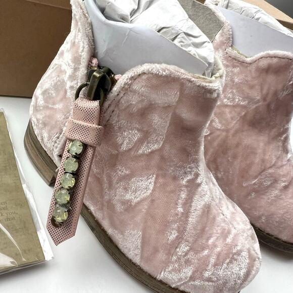 NEW Joyfolie Arya Boots in Pink Velvet with Clip - Picture 3 of 6